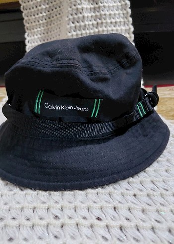 Calvin Klein Siyah Kemerli Kadın Şapka