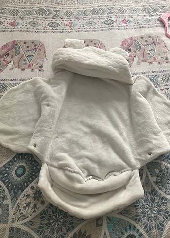 Kapüşonlu Beyaz Bebek Battaniyesi - Görsel 3