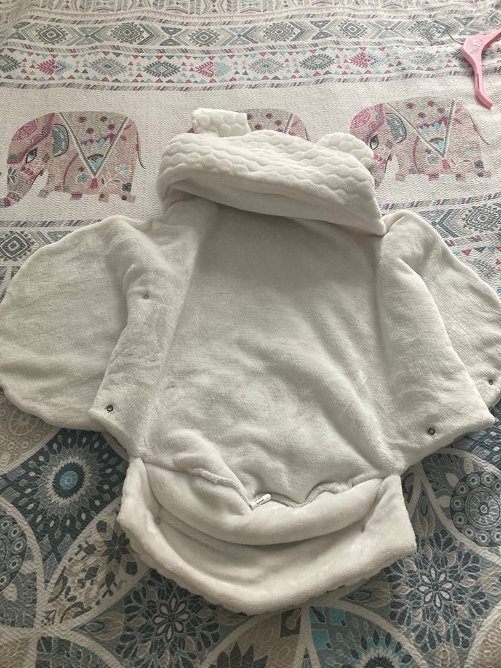 Kapüşonlu Beyaz Bebek Battaniyesi - Görsel 3