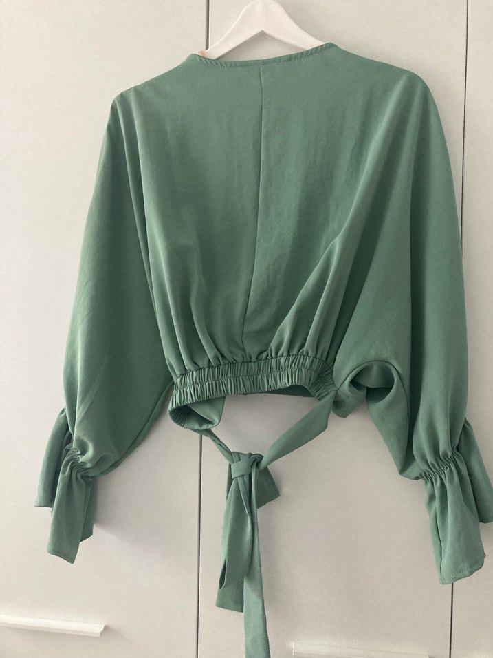 Yeşil V Yaka Fırfırlı Mini Bluz - Görsel 3