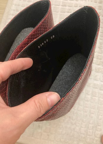 Bordo Deri Yılan Desenli İnce Topuklu Çizme - Görsel 7