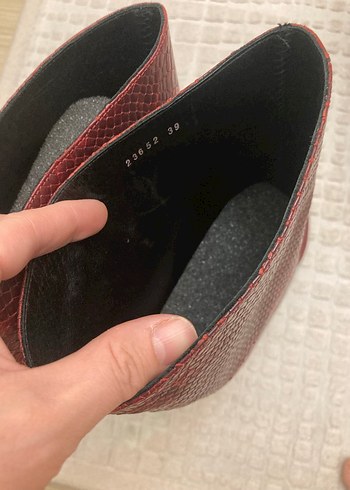 Bordo Deri Yılan Desenli İnce Topuklu Çizme - Görsel 5