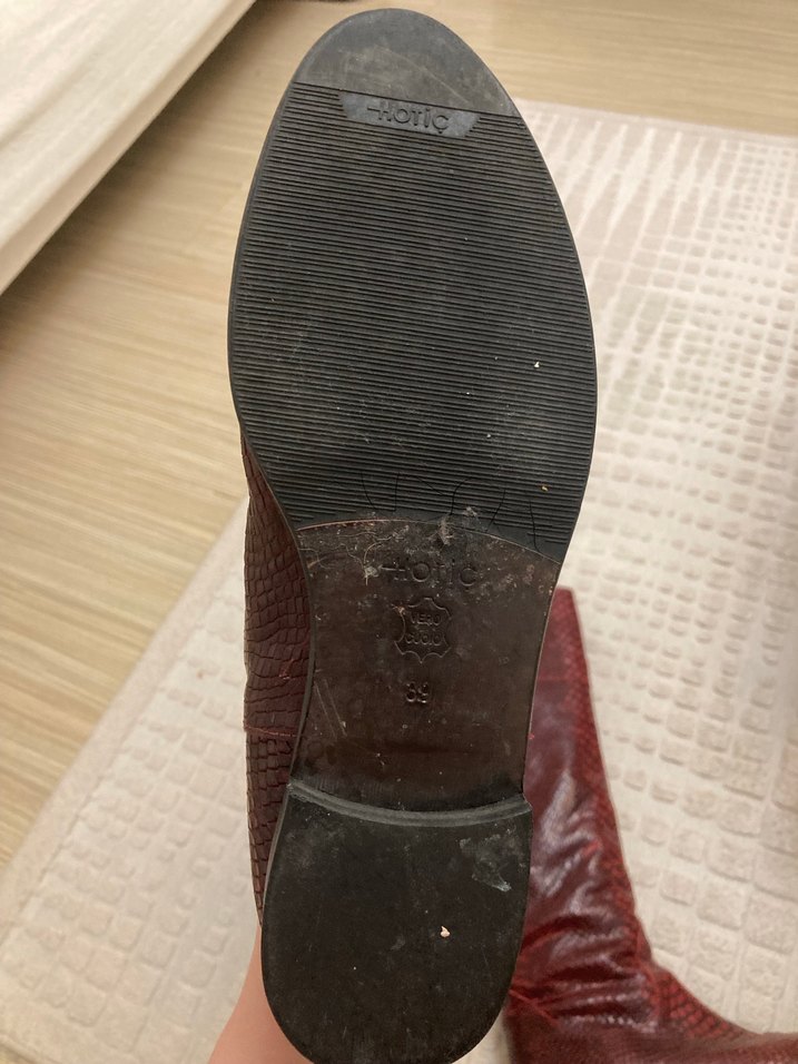 Bordo Deri Yılan Desenli İnce Topuklu Çizme - Görsel 3