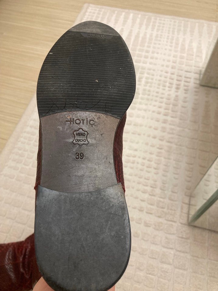 Bordo Deri Yılan Desenli İnce Topuklu Çizme - Görsel 4