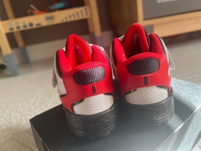 25 Beden beyaz Renk NİKE JORDAN