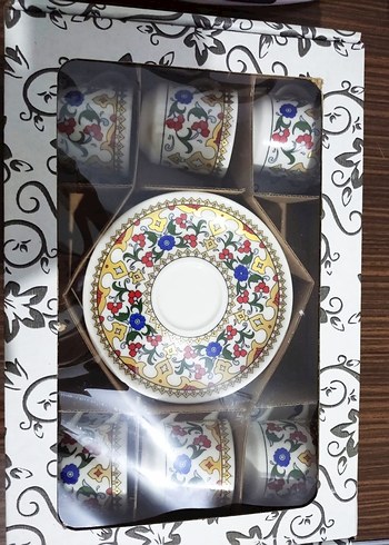 Çiçek Desenli Renkli Porselen Fincan ve Tabağı - Görsel 3