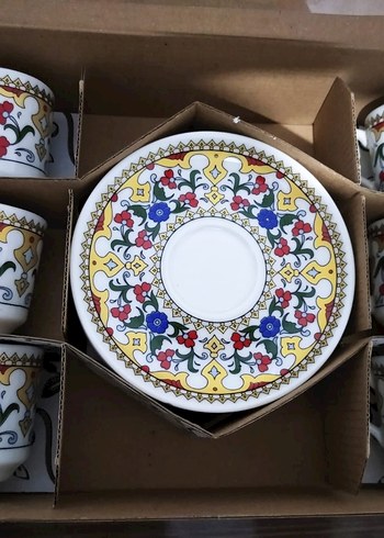 Çiçek Desenli Renkli Porselen Fincan ve Tabağı - Görsel 2