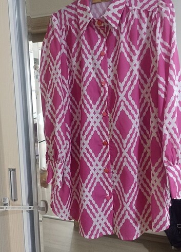 Pembe gömlek 