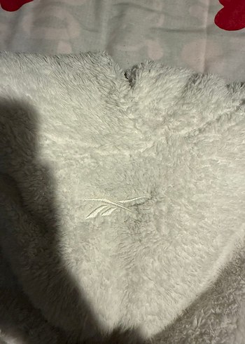 Kadın Beyaz Kapüşonlu Peluş Sweatshirt - Görsel 5