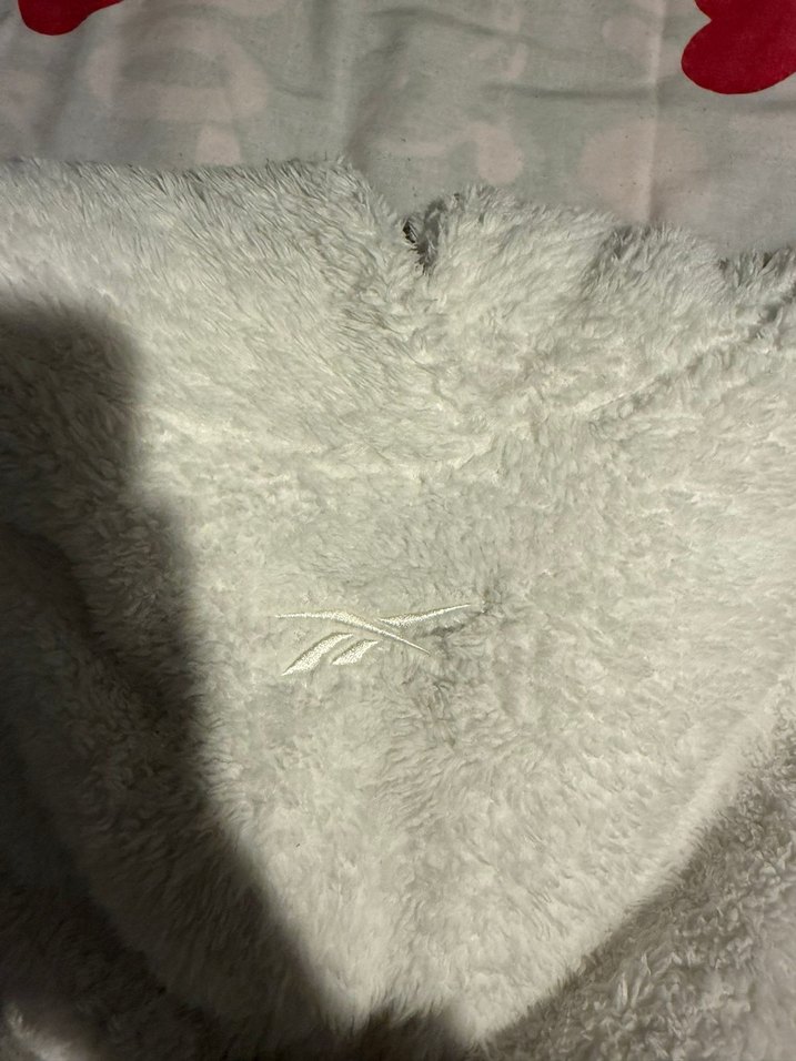 Kadın Beyaz Kapüşonlu Peluş Sweatshirt - Görsel 5