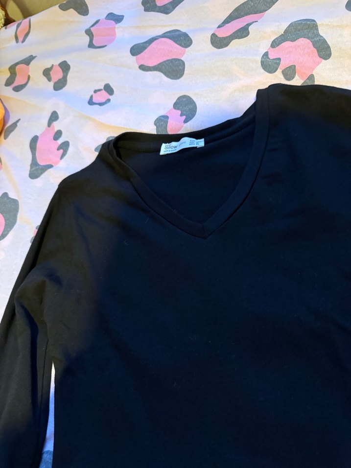 Kadın Siyah V Yaka Uzun Kollu Tişört - Görsel 2