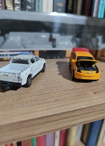 Volkswagen Amarok (1/64), Toyota Hilux (1/57)
