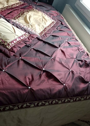 Bordo Nakışlı Parlak Yatak Örtüsü - Görsel 2