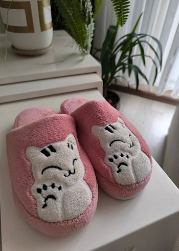 Pembe Nakışlı Kadın Ev Terliği