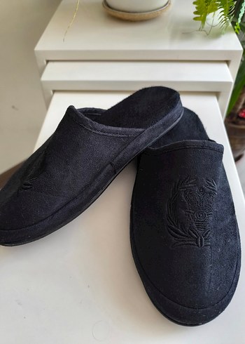 Erkek Siyah Nakışlı Cırt Cırtlı Ev Terliği - Görsel 2