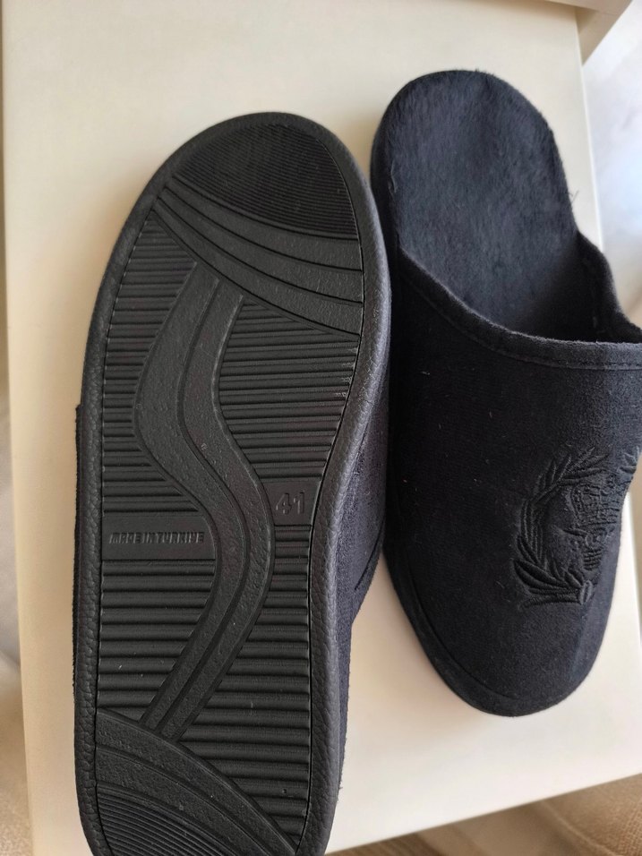 Erkek Siyah Nakışlı Cırt Cırtlı Ev Terliği - Görsel 3