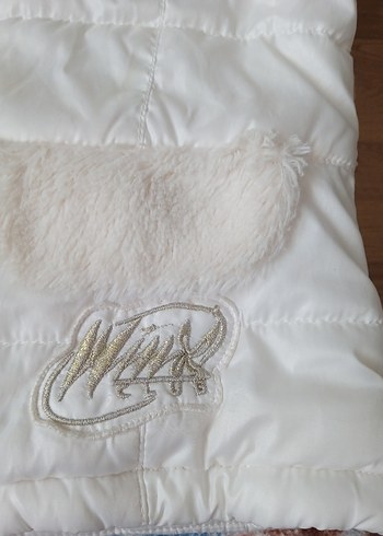 Kız Çocuk Beyaz Kürklü Nakışlı Yelek - Görsel 2