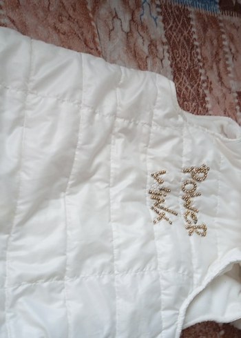 Kız Çocuk Beyaz Kürklü Nakışlı Yelek - Görsel 6