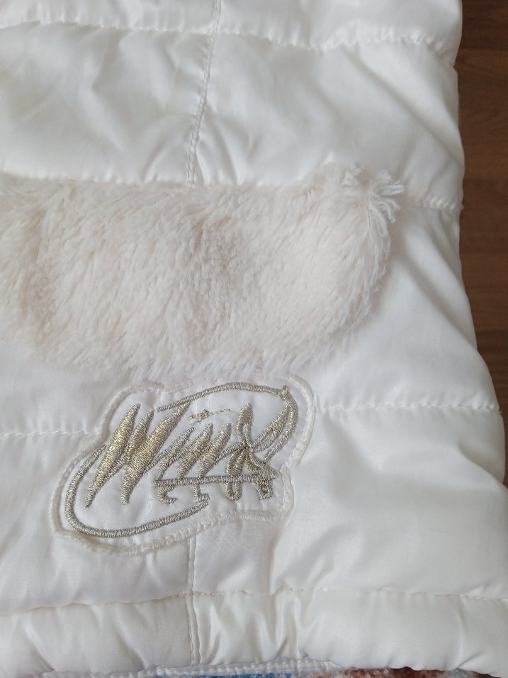 Kız Çocuk Beyaz Kürklü Nakışlı Yelek - Görsel 2