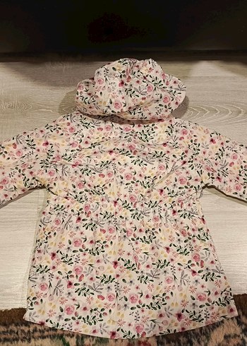 24-36 Ay Beden Kız Çocuk Kapüşonlu çiçek Desenli Yağmurluk