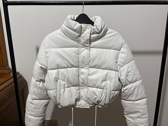 Bershka beyaz sisme mont