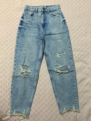 Bershka yırtık eskitme detaylı jean