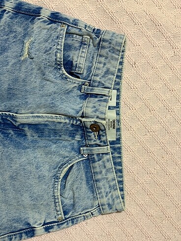 Bershka Bershka yırtık eskitme detaylı jean