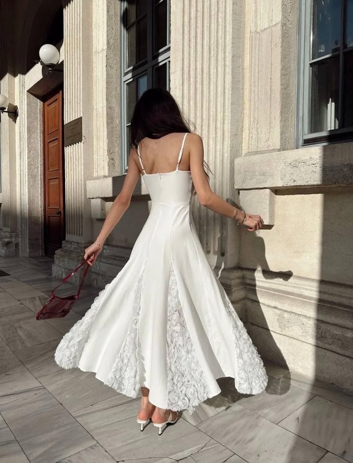 Beyaz Uzun Midi Elbise Çiçek Detaylı - Görsel 2