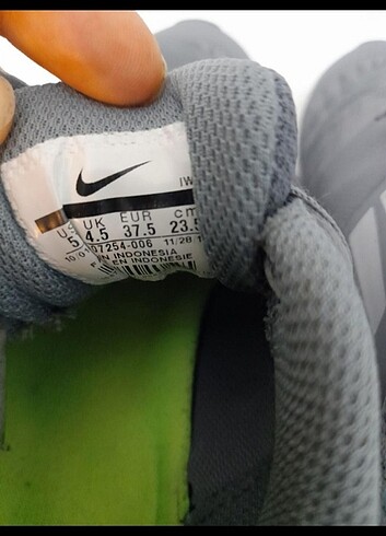 37,5 Beden siyah Renk Nike orjinal kadın ayakkabı 