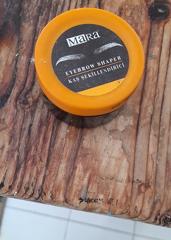 çeşitli makyaj bakım ürünleri