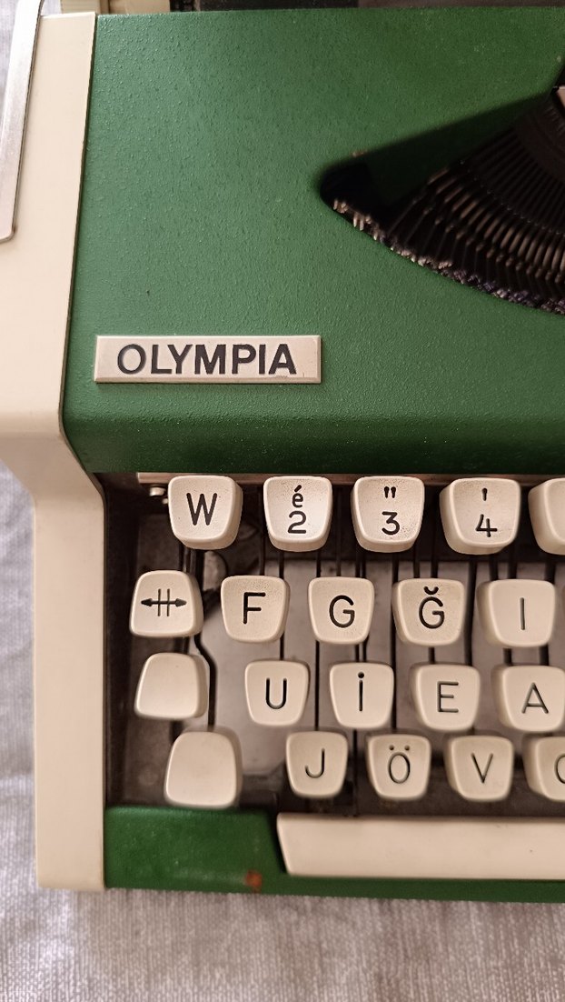 Retro Yeşil Olympia Daktilo - Görsel 5