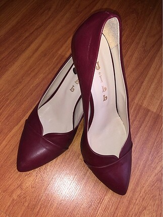 İnce topuk stiletto