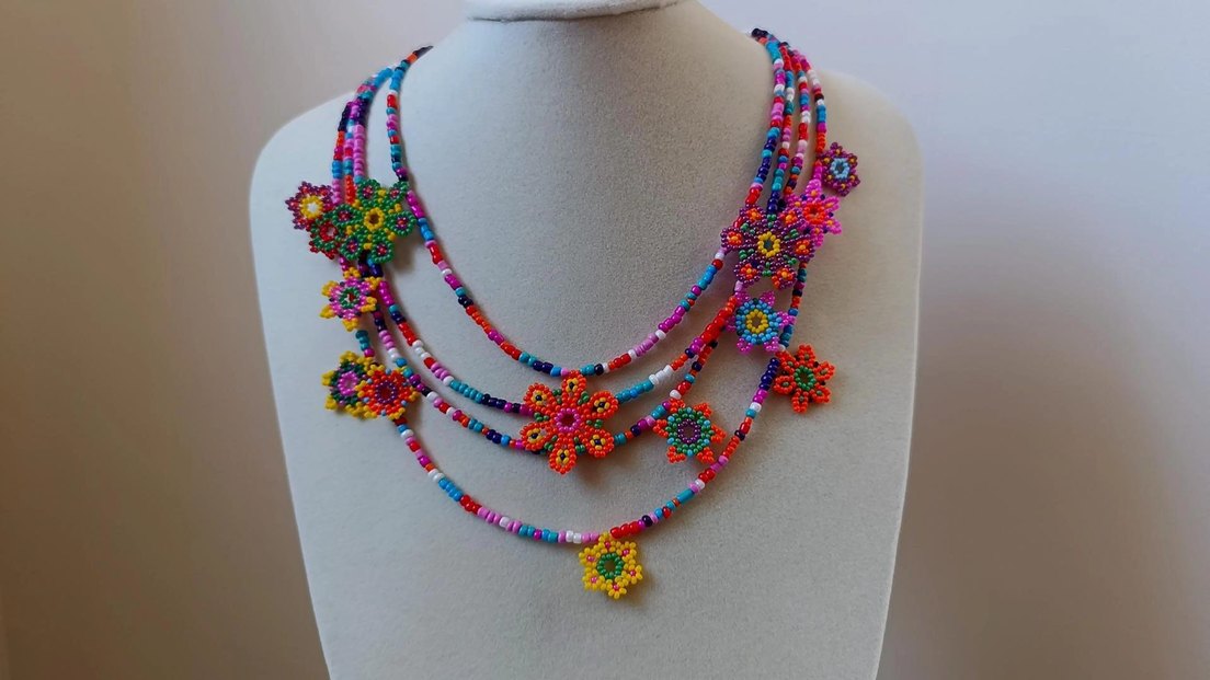 Uzun Renkli Boncuklu Çiçekli Bohem Kolye - Görsel 4