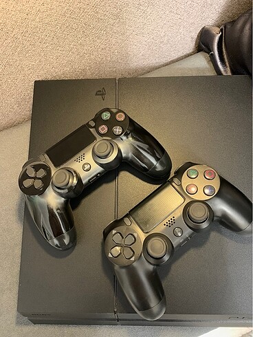  Beden Sony PlayStation 4 + 2 adet kol