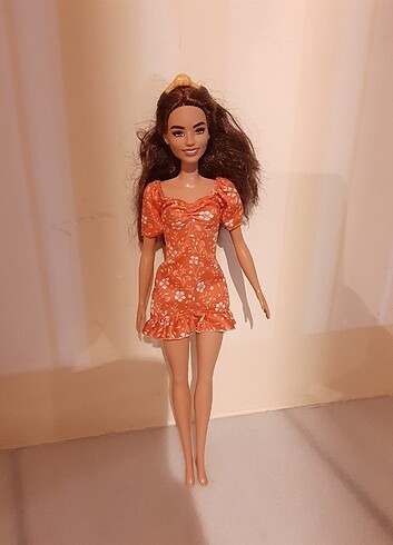 Barbie fashionistas 182 çiçekli elbiseli kumral uzun saçlı