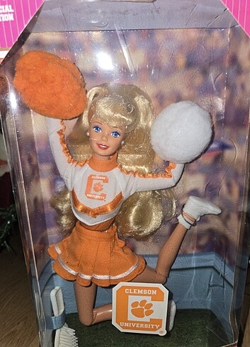 Beden clemson university barbie 1997 pon pon