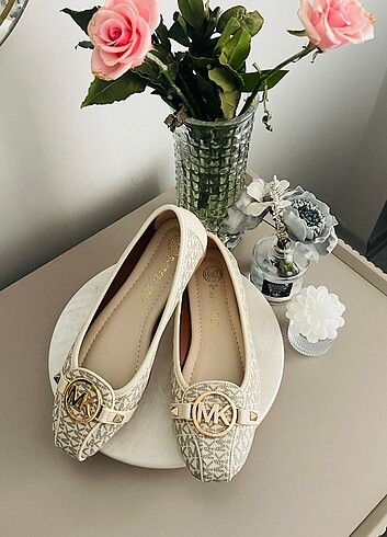 Michael Kors krem babet 