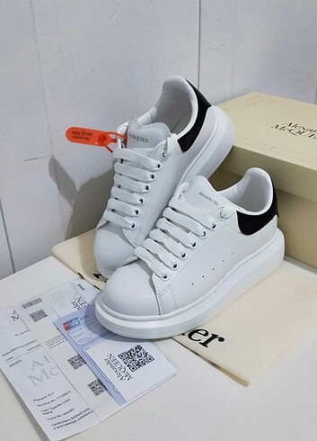 Alexander McQueen Alexander McQueen 