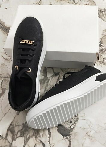 38 Beden Vakko sneaker siyah 