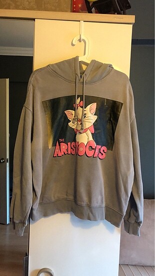 H&M Divided Aristocats Sweatshirt