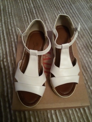 beyaz ayakkabı
