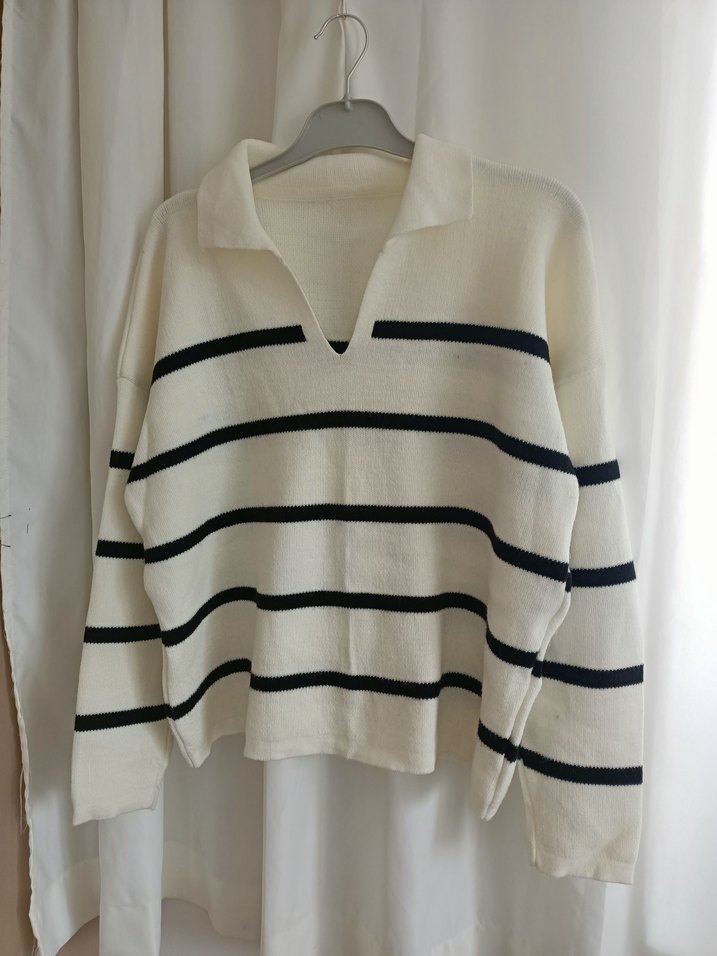 Beyaz Çizgili Kadın Triko Kazak - Görsel 2