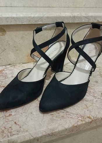 Siyah Süet Tokalı Kadın Topuklu Ayakkabı - Görsel 2