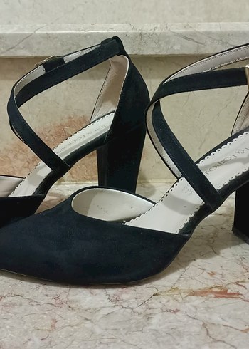 Siyah Süet Tokalı Kadın Topuklu Ayakkabı - Görsel 3