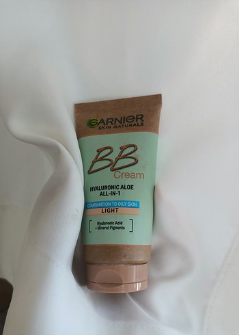 Garnier BB Krem Hyaluronik Aloe Işıltılı Açık Ton - Görsel 2