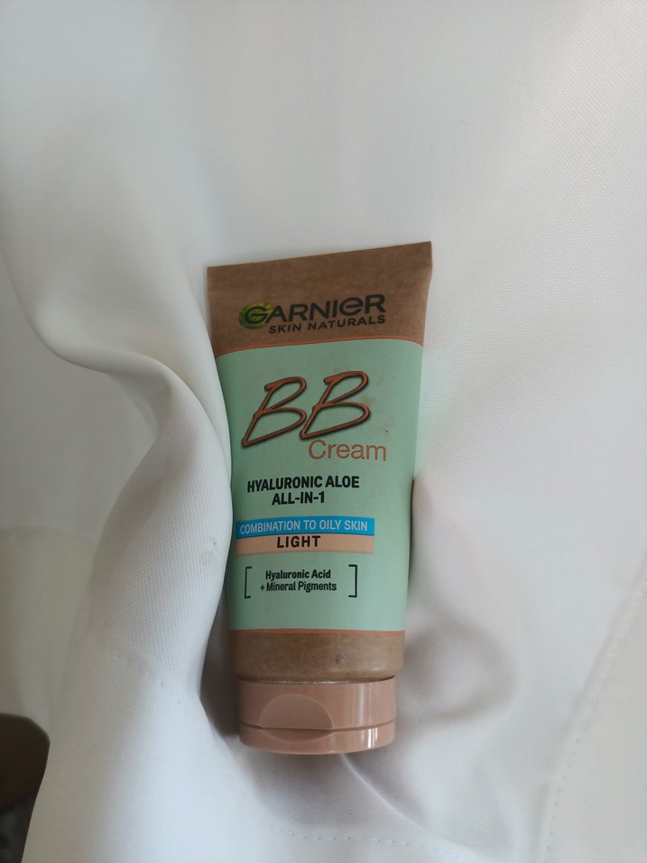 Garnier BB Krem Hyaluronik Aloe Işıltılı Açık Ton - Görsel 2