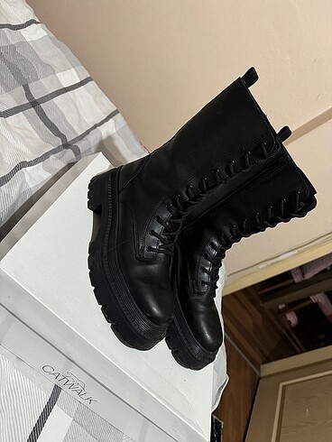 Deichmann Kadın bot