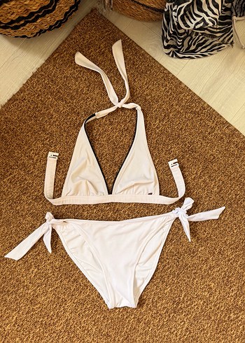 Beyaz İnce Askılı Kadın Bikini