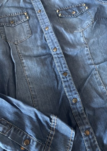 Düğmeli ve Taş Detaylı Kadın Denim Gömlek - Görsel 4