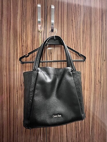 Calvin Klein kol çantası